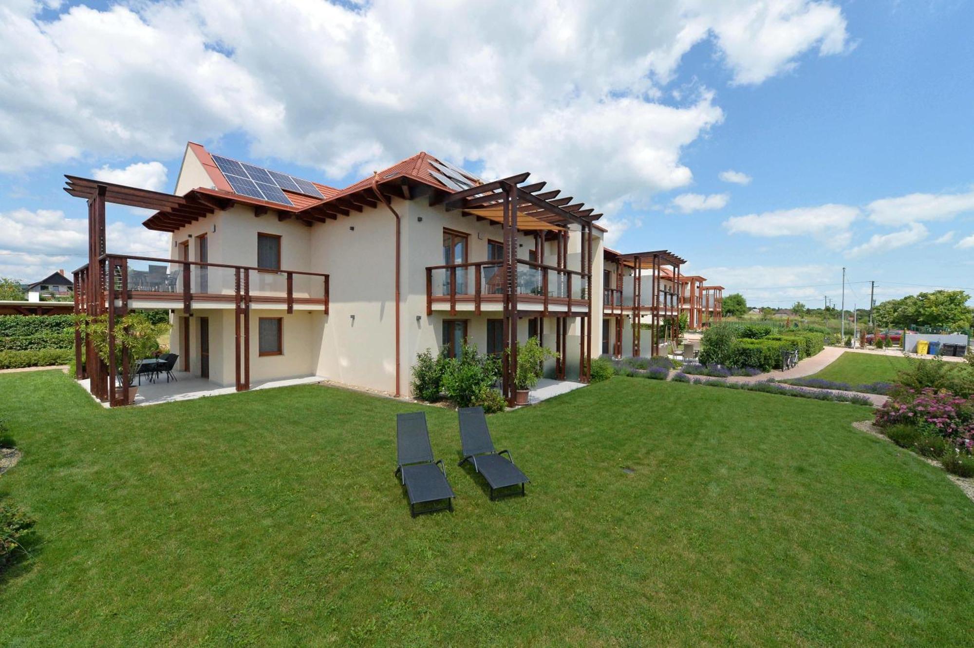 Aranymandula Apartmanok Balatonakali Exterior photo