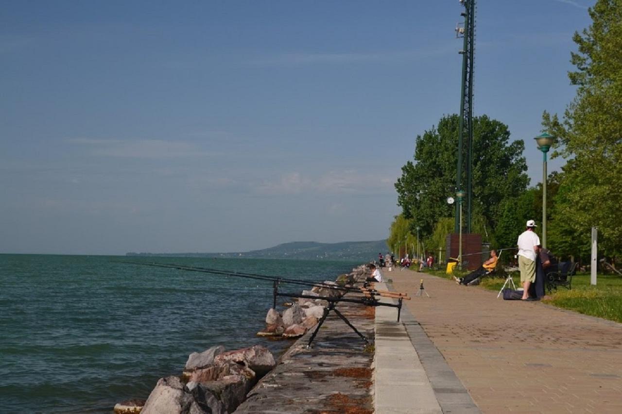 Aranymandula Apartmanok Balatonakali Exterior photo